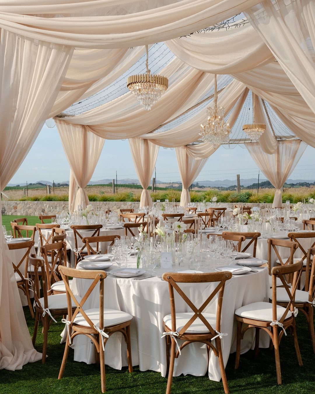 Embroidered linen in champagne